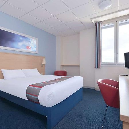 Travelodge Dundee Central Hotel Room photo