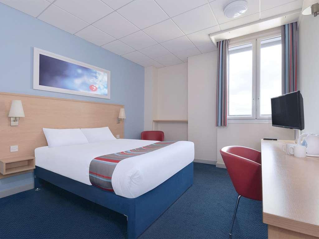 Travelodge Dundee Central Hotel Room photo