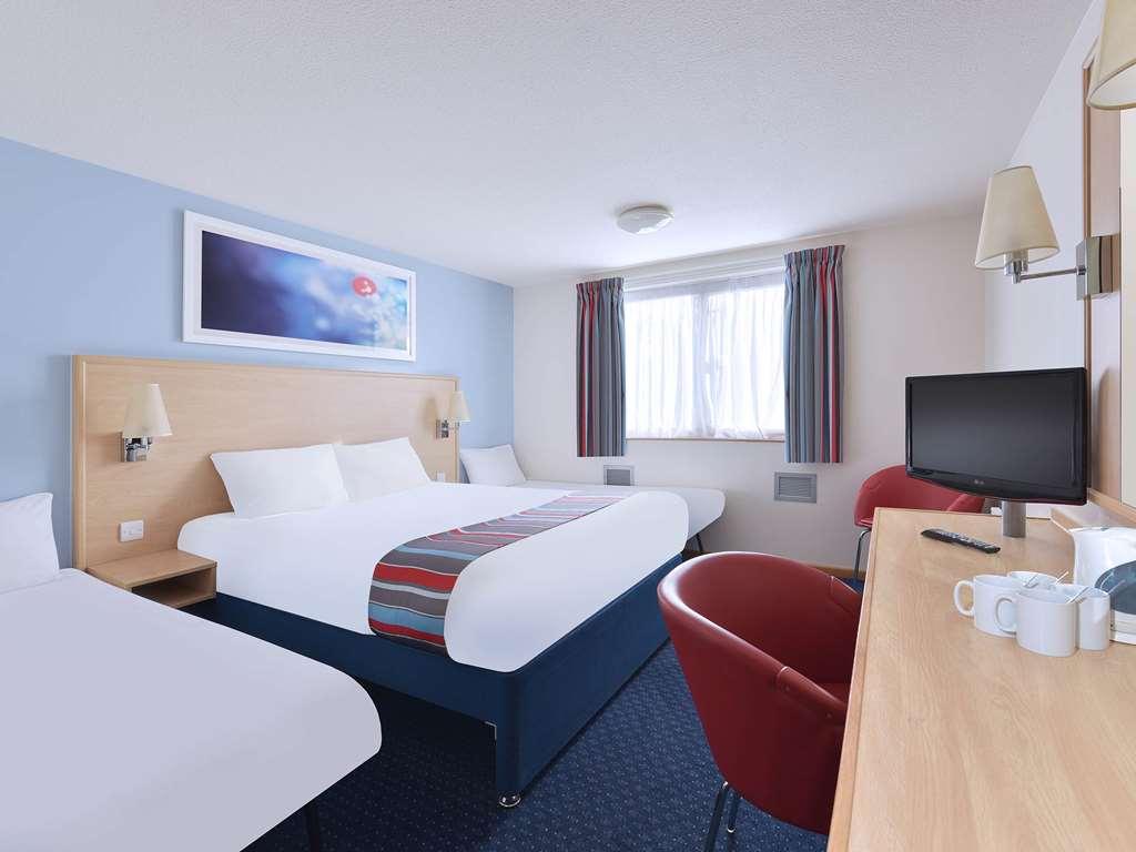Travelodge Dundee Central Hotel Room photo