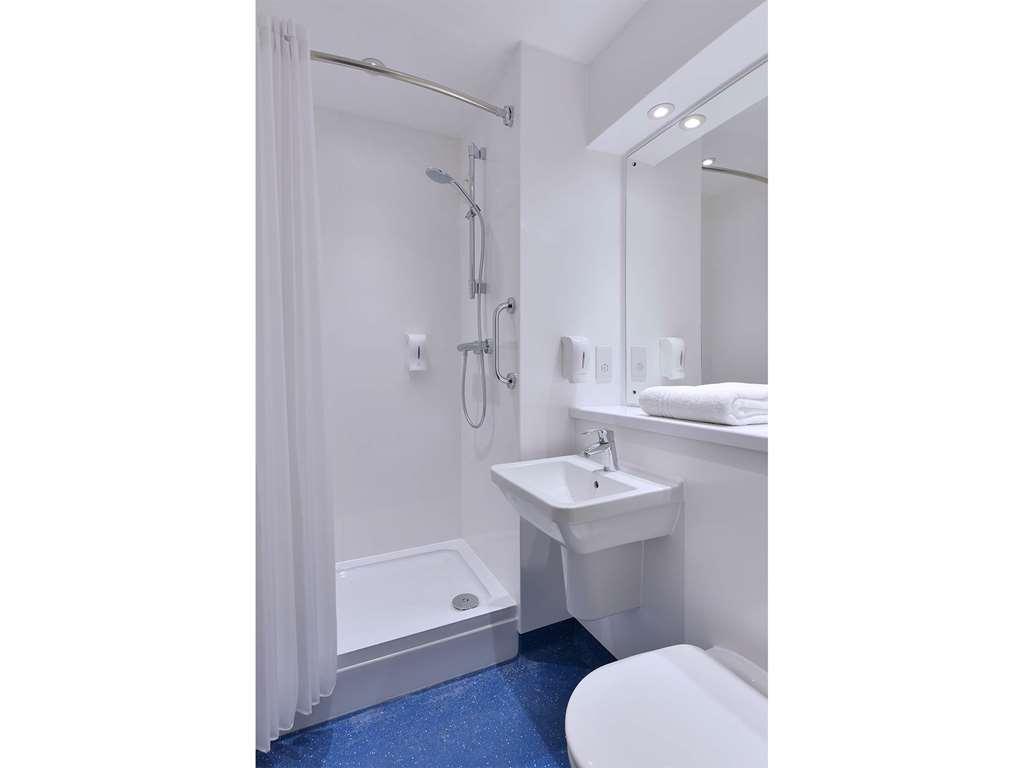 Travelodge Dundee Central Hotel Room photo