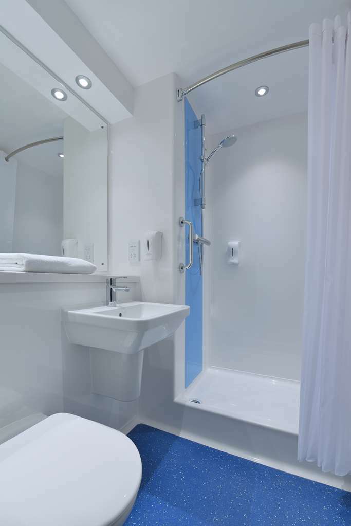 Travelodge Dundee Central Hotel Room photo